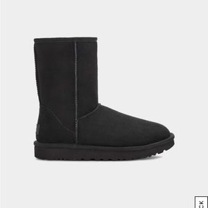 UGG Classic Short II Black size 9
